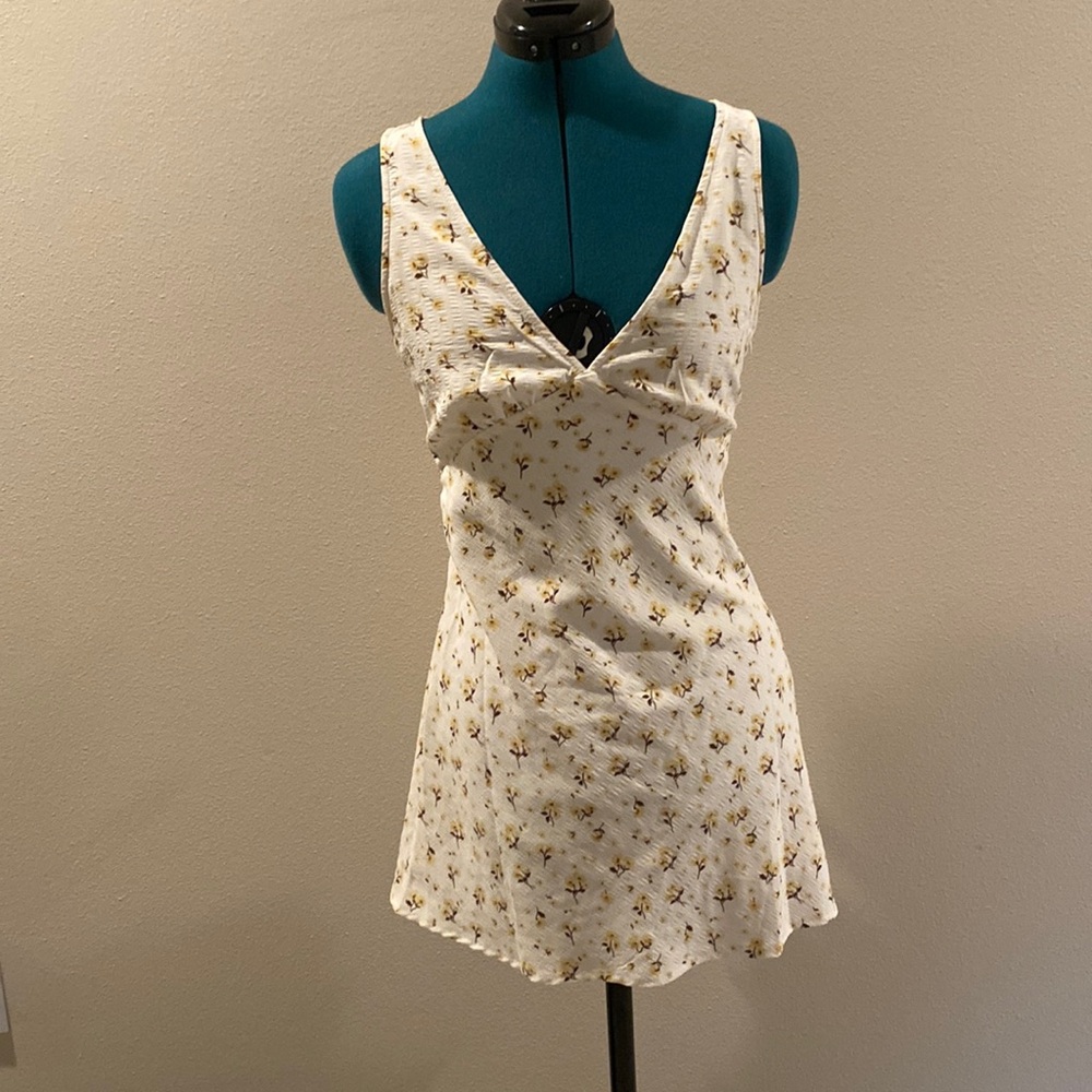 Princess Polly ivory floral dress in perfect condition!  Size 2
